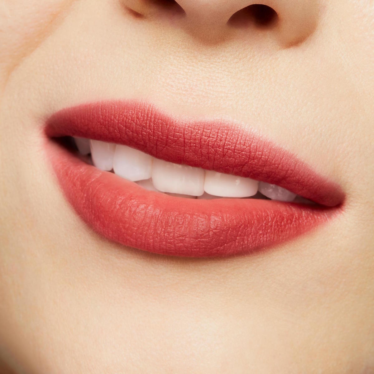 POWDER KISS LIPSTICK (LABIAL)